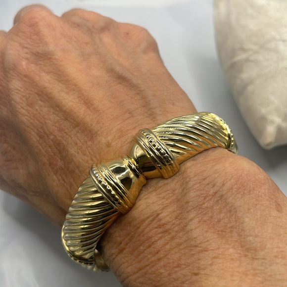 Vintage hinged bangle bracelet - Picture 5 of 5